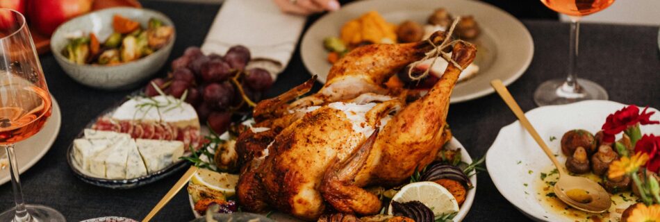 Family around the thanksgiving table for blog about healthy habits during Thanksgiving